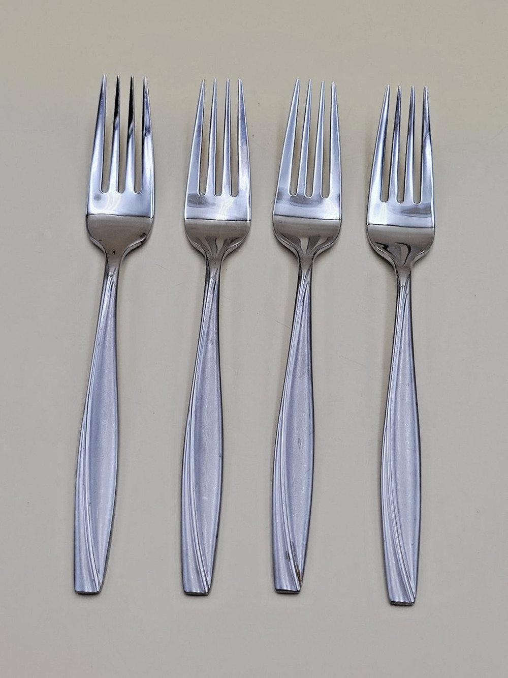 Set of 4 Oneida Camlynn Stainless Steel Dinner Forks